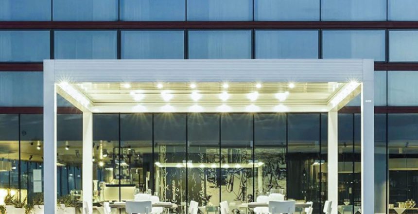 Lamellendach mit Licht von my-pergola24.com